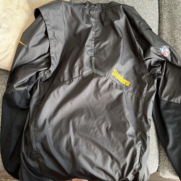 MOVEOUT SALE must go! Steelers Nike Rain Jacket size Small - Picture 2 of 3